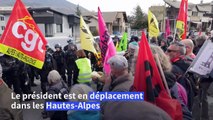Dans les Hautes-Alpes, Macron attendu par quelques dizaines de manifestants