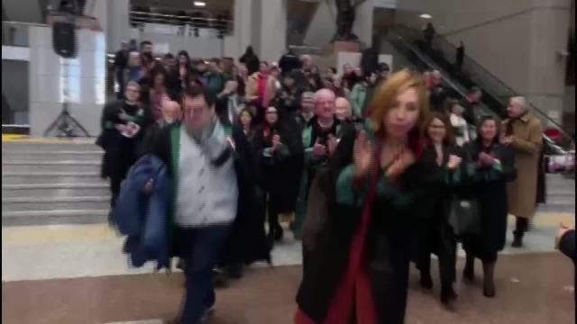 Adalet Nöbeti'nin 122'ncisi Pınar Selek İçin Tutuldu: Siz Pınar'ı Mahkum Edemezsiniz Ama Biz 25 Yıldır Bu İnsanlık Dışı Zulmünüzü Her An Mahkum...