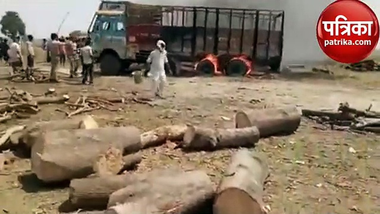 हाईटेंशन लाइन की चपेट में आने से जला ट्रक, मची अफरा-तफरी, देखें लाइव वीडियो