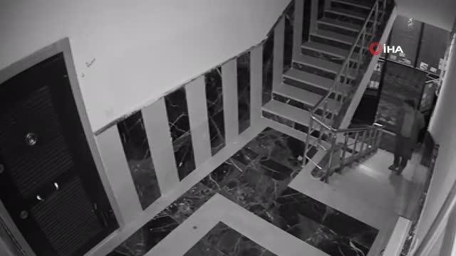 Apartmanda silahlı saldırıya uğrayan muhtar hayatını kaybetti...Saldırı anı kamerada