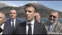 Macron accolto nelle Hautes-Alpes da proteste su riforma pensioni