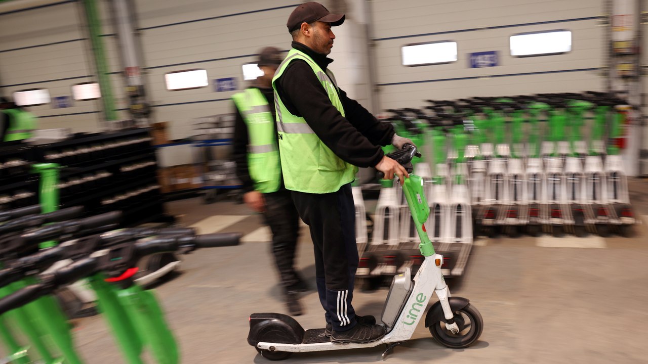 « Mon travail est menacé » : les salariés de Lime angoissés avant le vote sur les trottinettes