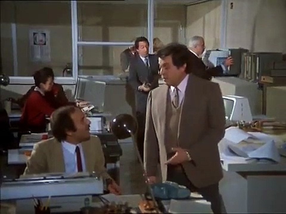 Renato Pozzetto cane alano Gaetano scene migliori divertenti - Al più presto ti troverò un lavoro serio, altro che il barman, te lo do io il barman a te - Film cult La casa stregata 1982