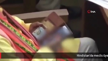 Meclis üyesi bütçe görüşmelerinde telefonundan uygunsuz görüntüler izlerken yakalandı