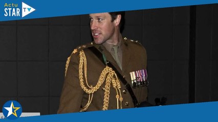 Charles III en Allemagne : Johnny Thompson, son très séduisant écuyer, à ses petits soins