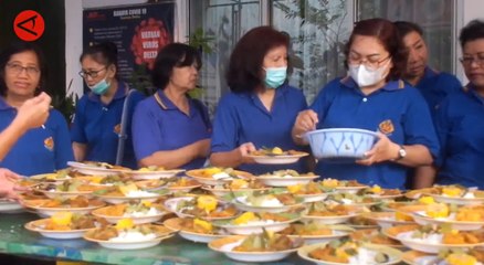 Di Warung Berkah, wanita Katolik layani umat Islam berbuka puasa