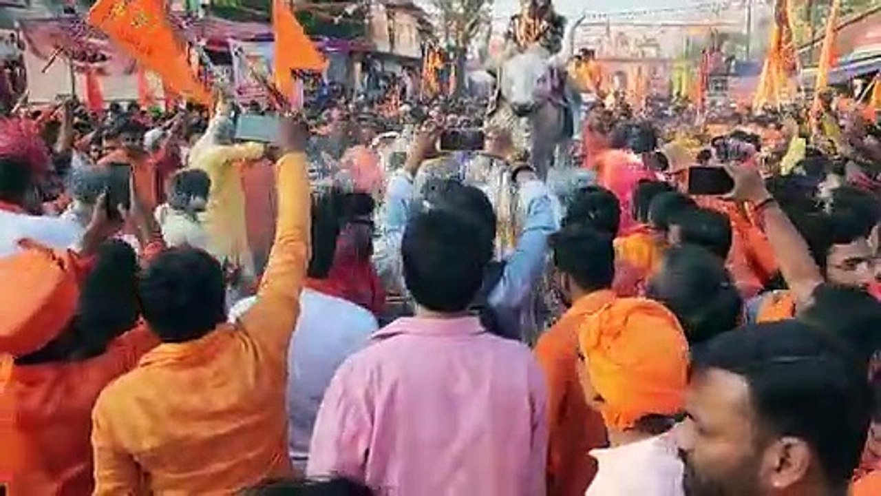रिकार्ड तोड़ भीड़, राम,लक्ष्मण और सीता के वेशभूषा में निकली झांकी