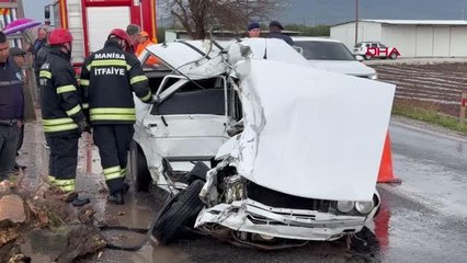 OTOMOBİLLE KAMYON ÇARPIŞTI 2 ÖLÜ