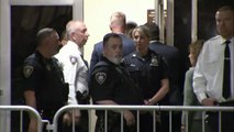 ترمب يخرج من قاعة المحكمة بعد نفي لائحة الاتهام