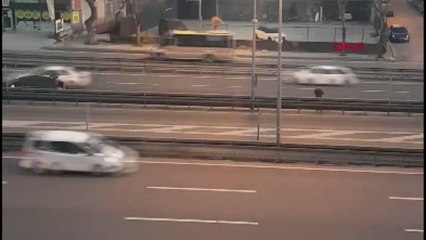 "EL İŞARETİ" İLE DURDURAMADI: 5 ARAÇ BİRBİRİNE GİRDİ