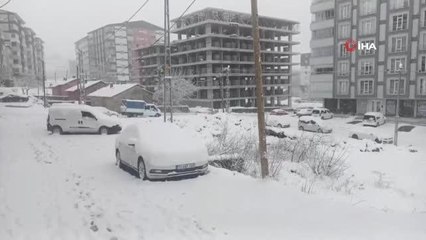 Bitlis'te kar yağışı: Kent beyaza büründü