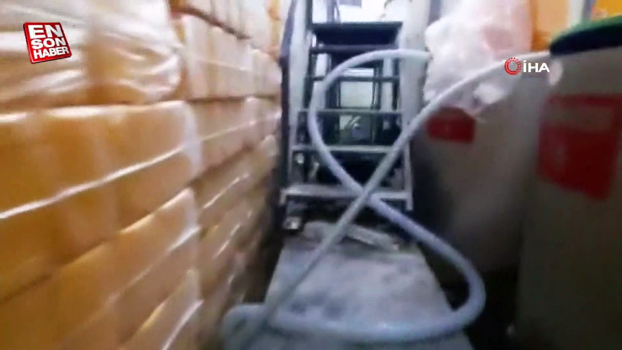 İzmir'de jandarmadan kimya fabrikasına sahte içki operasyonu