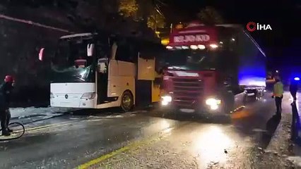 Polisleri taşıyan otobüs Zigana Dağı'nda alev aldı