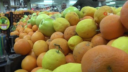 Vatandaşlar soğuk geçen Ramazan ayında taze sıkılmış meyve sularına yöneliyor