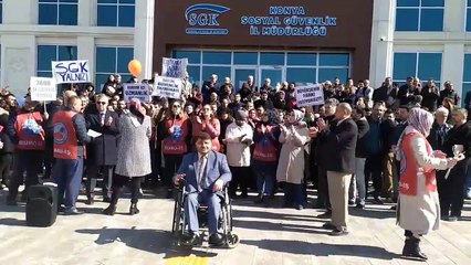 Konya SGK’da memurlar eylem yaptı: Birleşe, Birleşe Kazanacağız