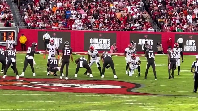 Tom Brady converts on 4th down to Mike Evans vs Bengals!!