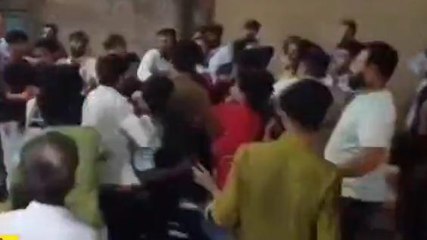 रतलाम: सेमलिया में दो पक्षों में विवाद पुलिस के सामने चले लात घुसे