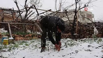 Diyarbakır’da etkili olan kar yağışı çiftçiyi hem sevindirdi hem de korkuttu