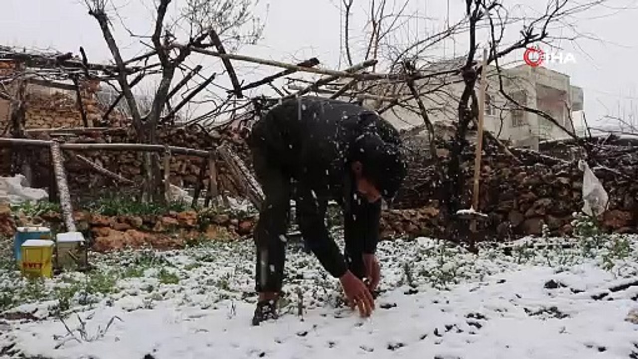 Diyarbakır’da etkili olan kar yağışı çiftçiyi hem sevindirdi hem de korkuttu