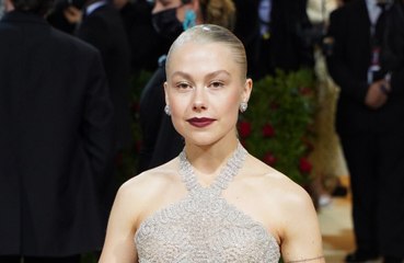 Phoebe Bridgers was "bullied" at the airport while she was on the way to her dad's funeral
