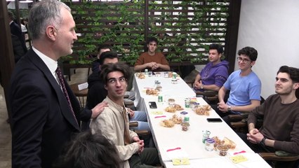 Başkan Taban, Nöbetçi Kitaphane'nin iftar sofrasında gençlerle buluştu
