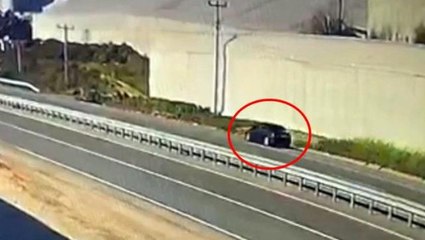 3 depremzedenin hayatını kaybettiği trafik kazası kamerada!