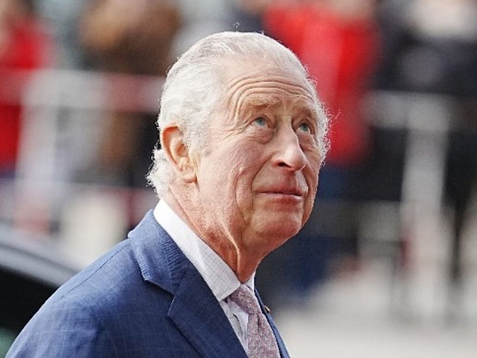 König Charles III. und Ehefrau Camilla fahren im ICE nach Hamburg