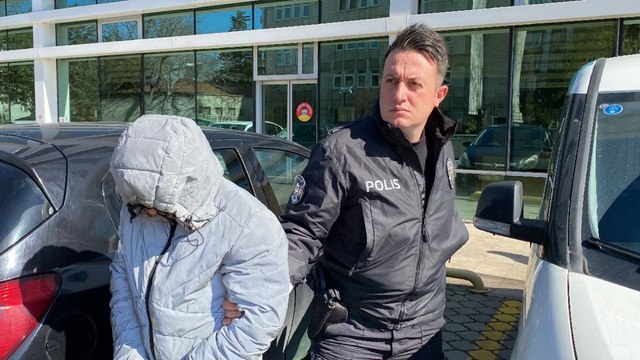 Camiden sadaka kutusu çaldı, tutuklandı