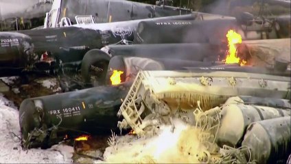 Vídeo mostra estragos de descarrilamento de trem que transportava etanol nos EUA