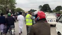 An incident of public robbery in broad daylight on the main expressway of Islamabad |اسلام آباد کی مرکزی شاہراہ ایکسپریس ہای وے پر دن دیہاڑے سرعام چوری کی واردات