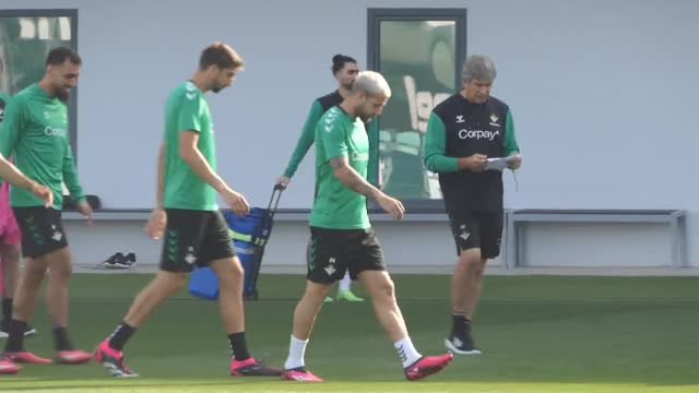 Penúltimo entrenamiento del Betis antes de medirse al Atleti