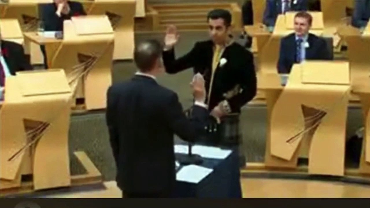 hamza-yusuf-of-pakistani-origin-of-scotland-taking-the-oath-of-prime