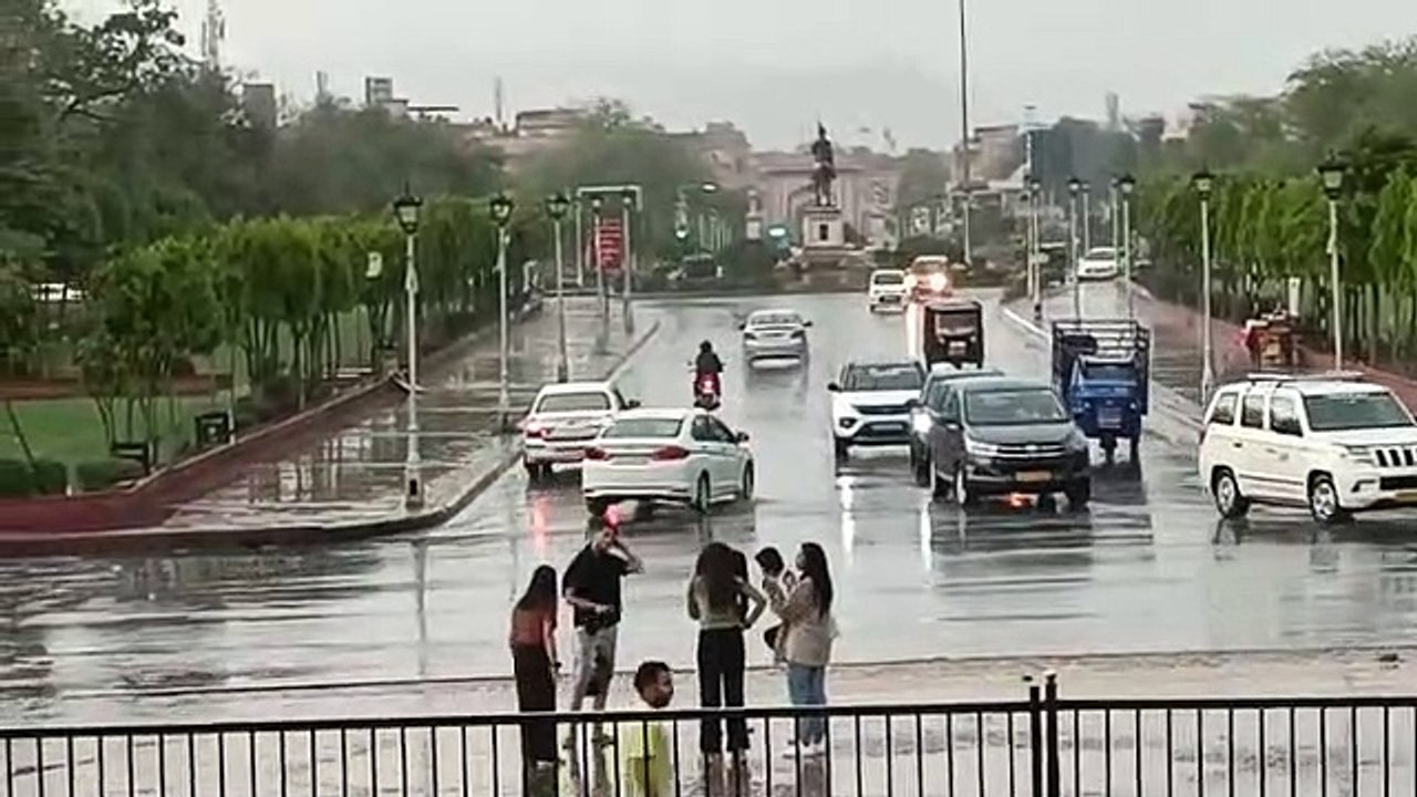 गर्मी में सर्दी... तीन घंटे में बरसा 5.2 मिमी बारिश, 6 डिग्री लुढ़का पारा