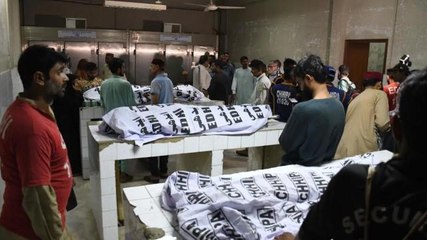 Pakistan'da kumanya dağıtımında yaşanan izdihamda 11 kişi öldü