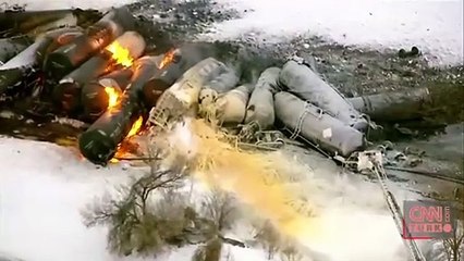 Devrilen tren alev alev yandı