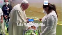 Papa Francisco batiza recém-nascido no hospital
