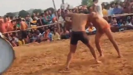 बांका: केदारनाथ मठ परिसर में हुआ कुश्ती प्रतियोगिता का आयोजन, देखें पहलवानों का दांव पेच