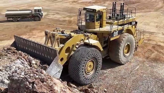 Huge Caterpillar 994 Wheel Loader 215 Tons Loading Caterpillar 777F Dumpers