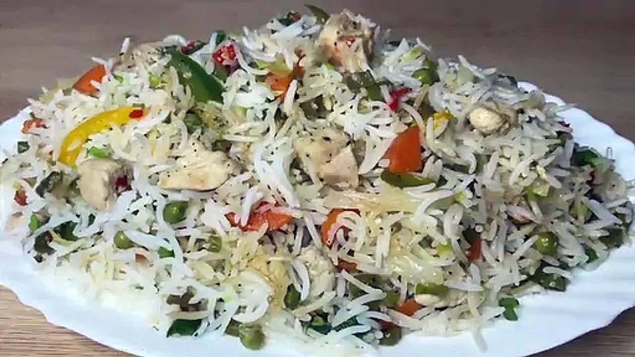 Chinese_Biryani_Recipe_|_Chicken_&_Vegetable_Fried_Rice_Restaurant_Style|چائنیز_بریانی(360p)