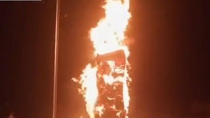 आगर: अनोखी परंपरा,शारदीय नवरात्रि पर हुआ 21 फीट रावण का दहन, निकाली गई शोभायात्रा