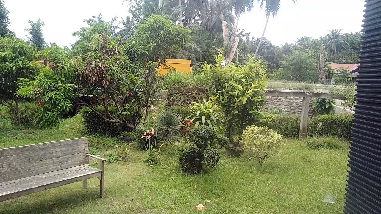 Suasana didepan rumah Ragiel