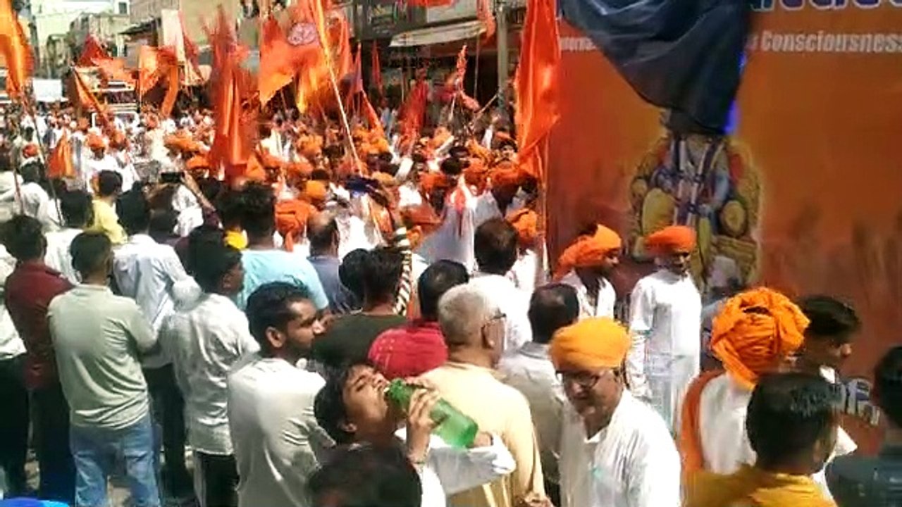 Video News-- श्रीराम के जन्मोत्सव पर गूंजे जयकारे, झांकियों का पुष्पवर्षा से स्वागत