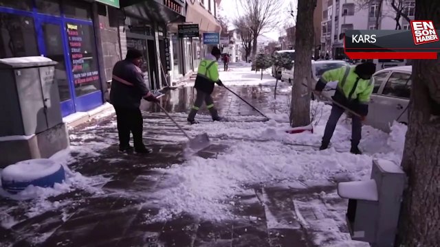Kars kar yağışıyla Nisan'da beyaza büründü