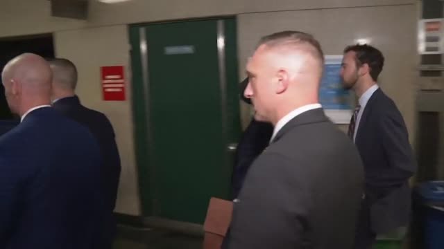 Máxima seguridad a la entrada de los juzgados de Nueva York donde Trump acudirá a declarar