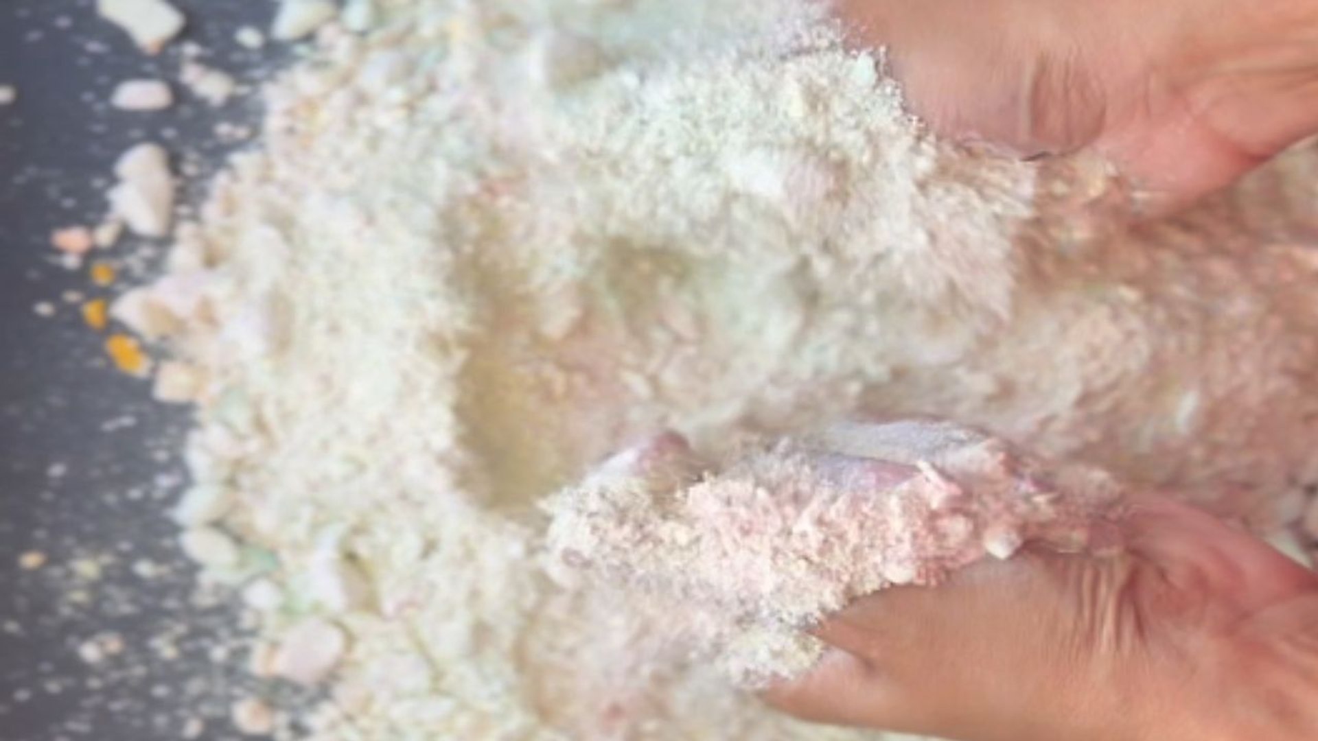 ASMR artist CRUSHES reformed gym chalk and plays with the powder  *TANTALIZING!*' - video Dailymotion