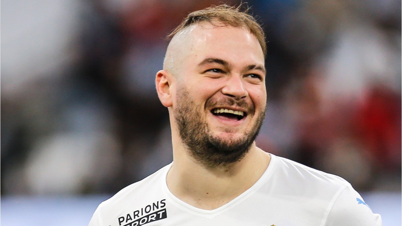 Voici - Jul : le rappeur flashé à 177 km/h sur l’autoroute, il a perdu trois points