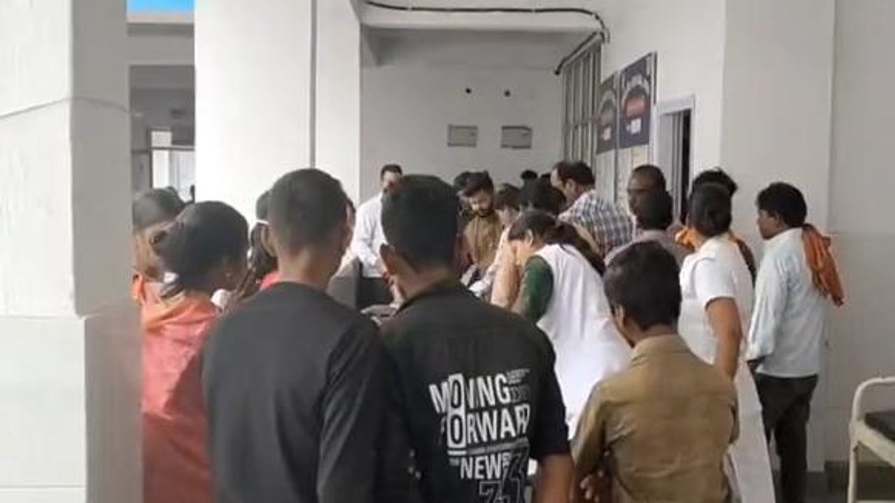 सारण: भीषण सड़क हादसे में दो लोग घायल छपरा रेफर, स्थानीय लोगों ने पहुंचाया अस्पताल