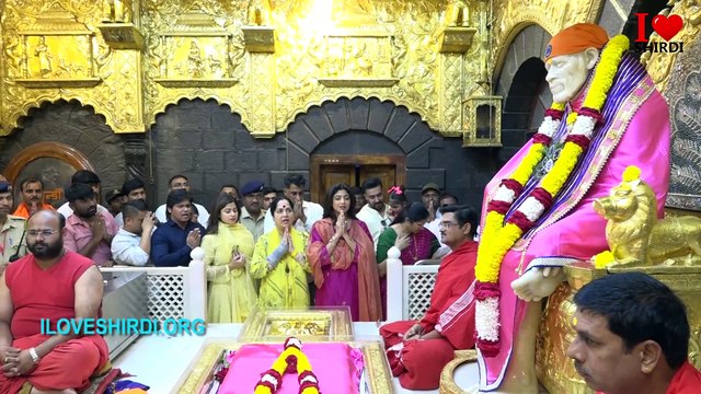 Actress Shilpa Shetty at Saibaba Temple | शिल्पा पहुंची सपरिवार शिरडी साईमंदिर | Shilpa Shetty visits Shirdi | शिल्पा शेट्टी और राज कुंद्रा पहुंचे शिरडी साईमंदिर | I LOVE SHIRDI
