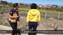 Kanala uçup ters dönen araçtan burunları kanamadan çıktılar