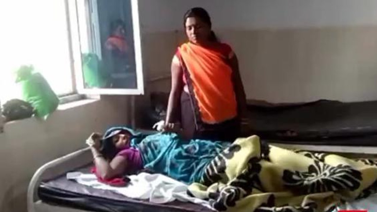 सीधी: शराबियों ने महिला के साथ की मारपीट, अस्पताल में जारी इलाज